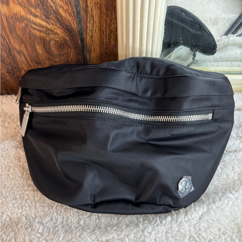 lululemon athletica Black Waist Bag Crossbody Bag size Large NWT